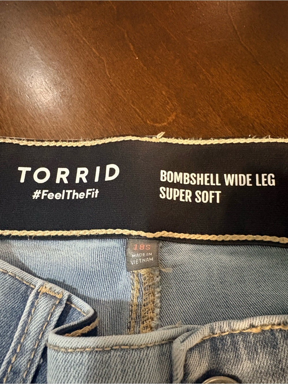 Torrid Bombshell Wide Leg Super Soft Jeans Light Wash High Rise - 18S